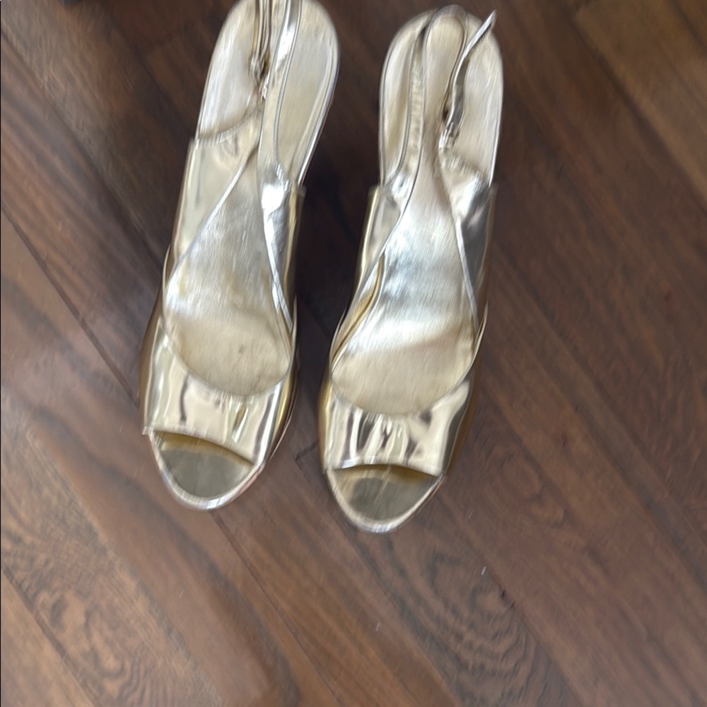 Gucci Gold Elegant Heels with Ruched Detail